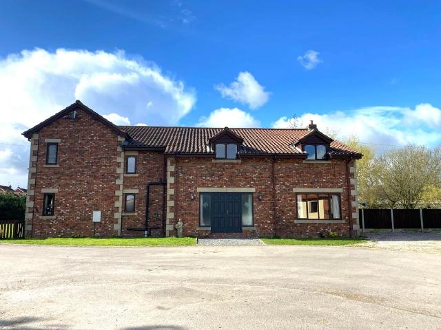 4 bedroom equestrian facility for sale
