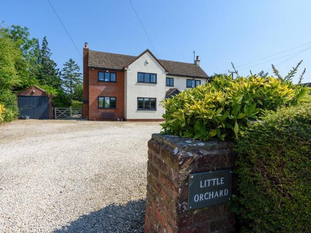 4 bedroom equestrian facility for sale