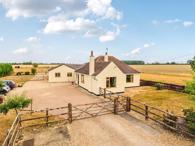 4 bedroom equestrian facility for sale