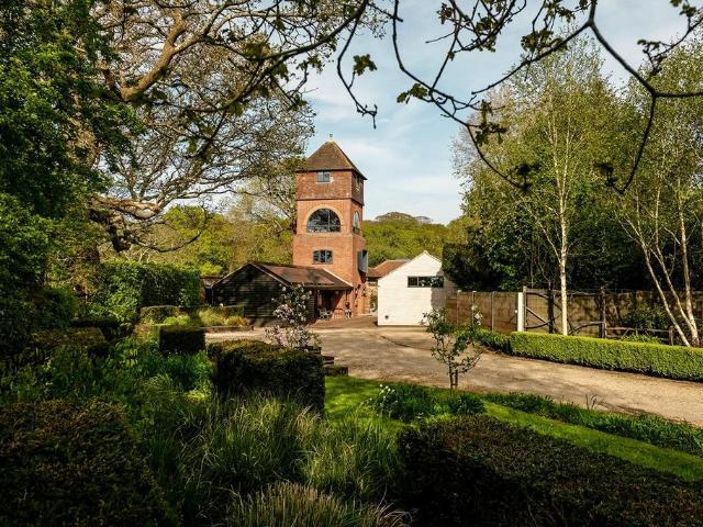4 bedroom equestrian facility for sale