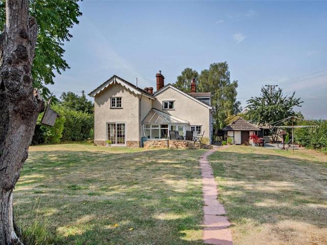4 bedroom equestrian facility for sale