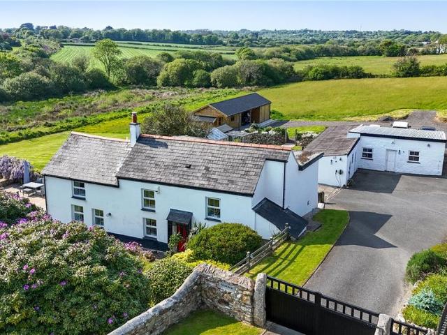 4 bedroom equestrian facility for sale