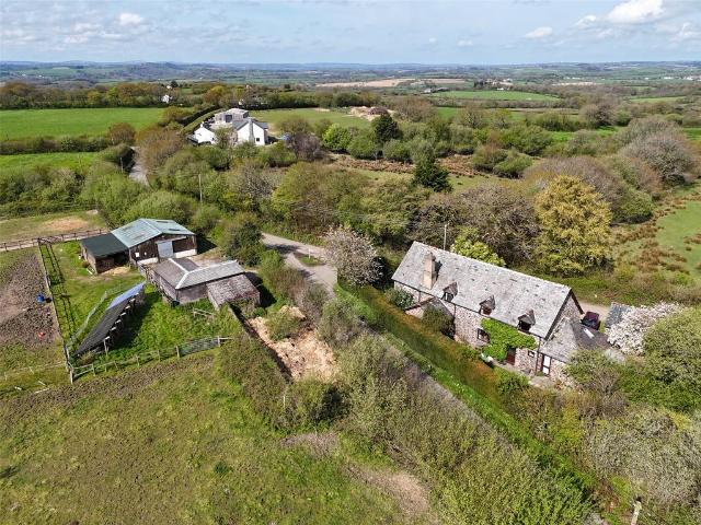 4 bedroom equestrian facility for sale
