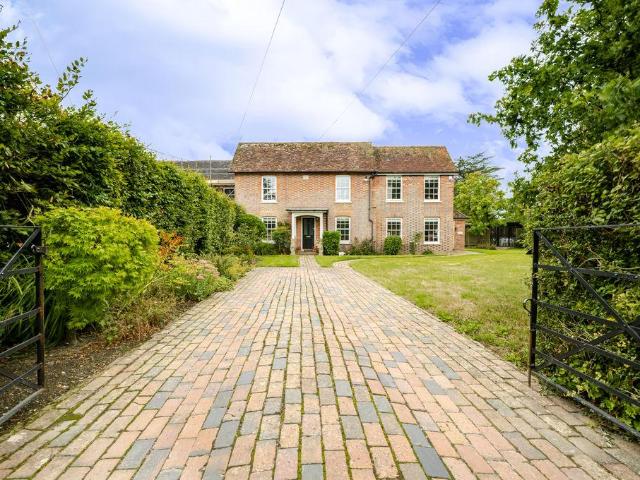 4 bedroom equestrian facility for sale