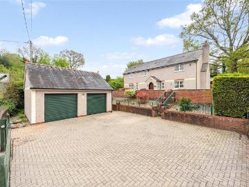 4 bedroom equestrian facility for sale