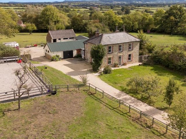 4 bedroom equestrian facility for sale