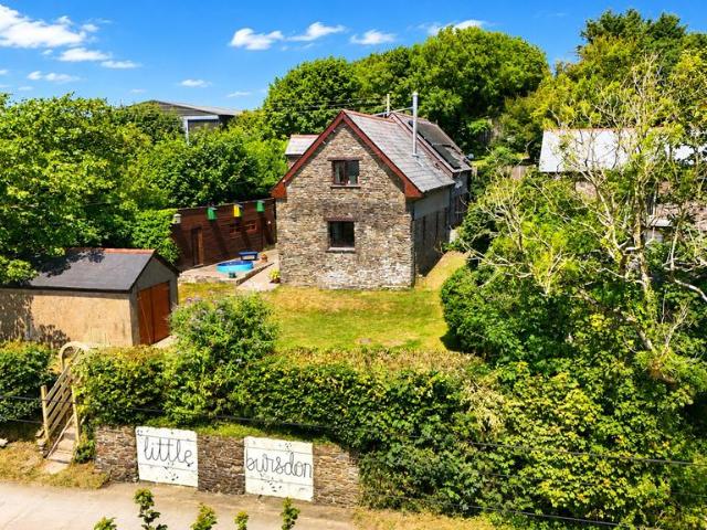 4 bedroom equestrian facility for sale