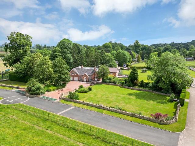 4 bedroom equestrian facility for sale