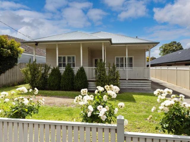 4 Bedroom House Essendon VIC 102766743