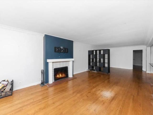 4 bedroom, Evanston IL 60203 105344817