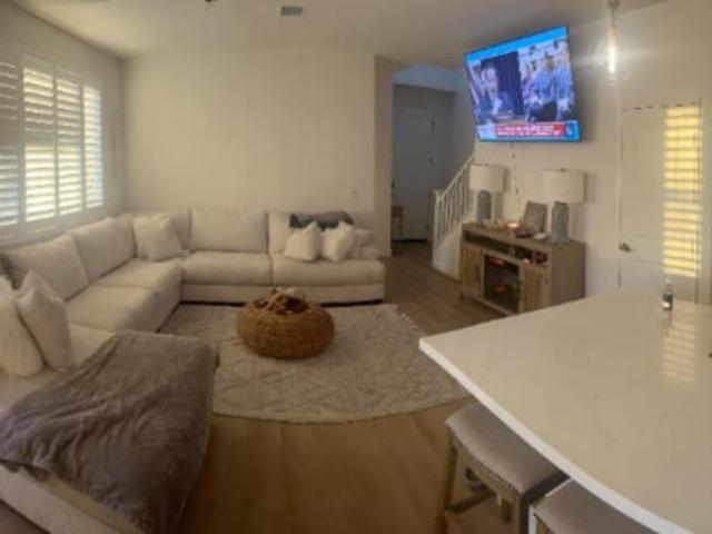 4 bedroom, Fontana CA 92336 105899070