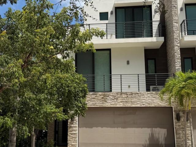 4 bedroom, Fort Lauderdale FL 33301 105466353