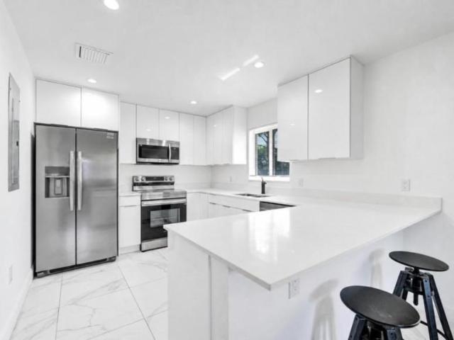 4 bedroom, Fort Lauderdale FL 33311 106220819
