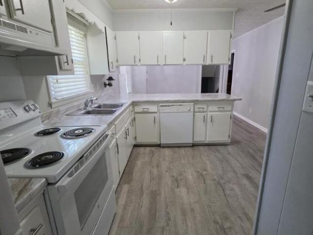 4 bedroom, Fayetteville NC 28301 106221317