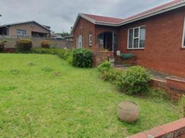 4 bedroom face brick house on the ma.