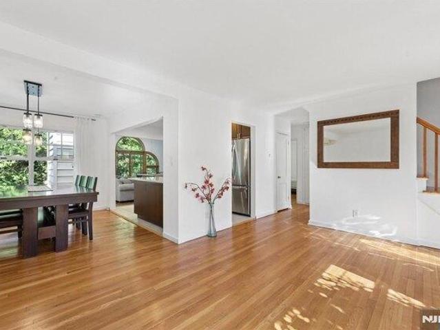 4 bedroom, Fair Lawn NJ 07410 105316351