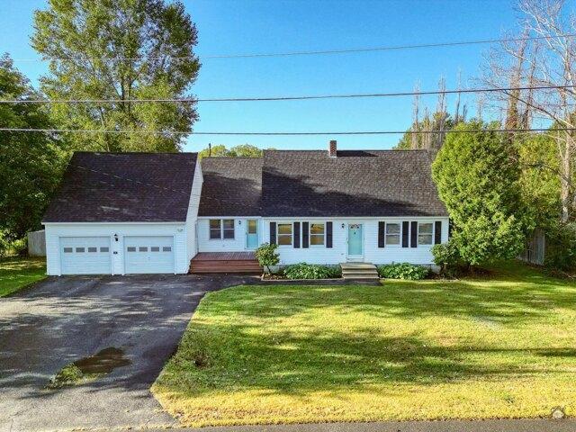 4 bedroom, Fairfield ME 04937 105659914