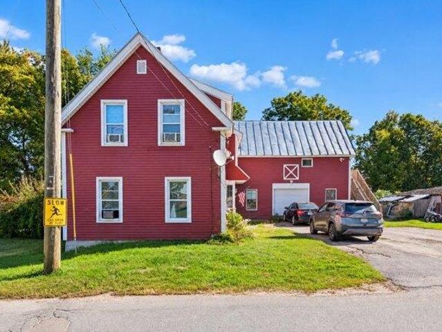 4 bedroom, Fairfield ME 04937 105871453