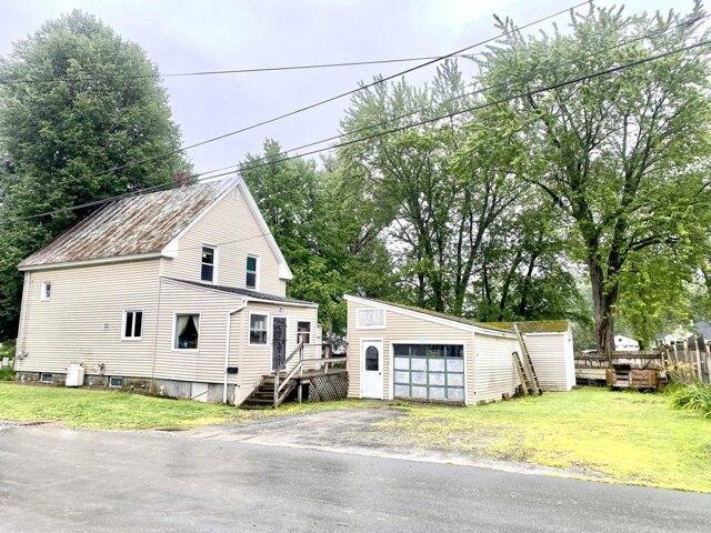 4 bedroom, Fairfield ME 04937 105801263