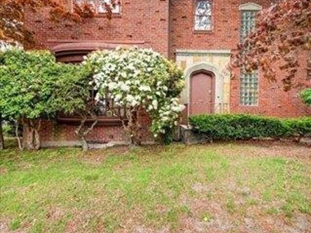 4 bedroom, Fall River MA 02720 105537098