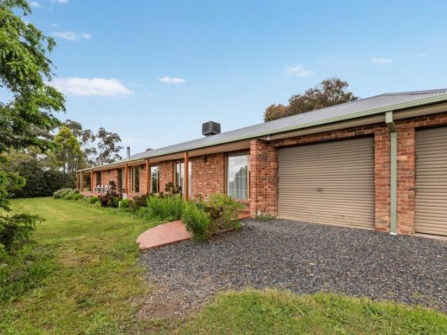 4 Bedroom Family Haven with Abundant Living Space & Rural Views