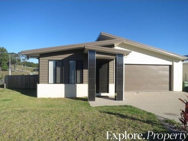 Stylish and Comfortable Family Home in the Heart of Plantation Palms