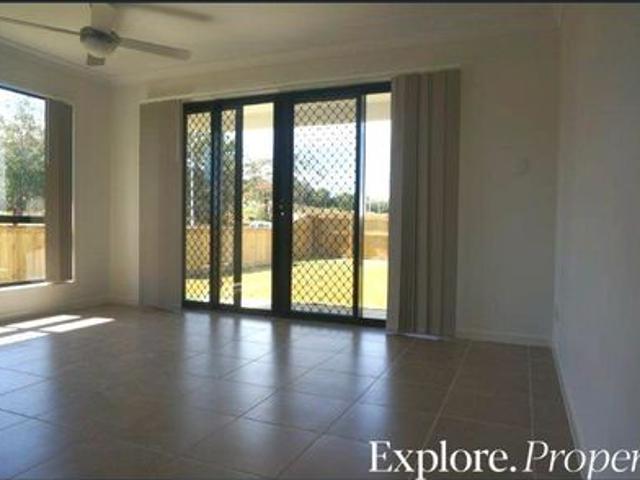 Stylish and Comfortable Family Home in the Heart of Plantation Palms