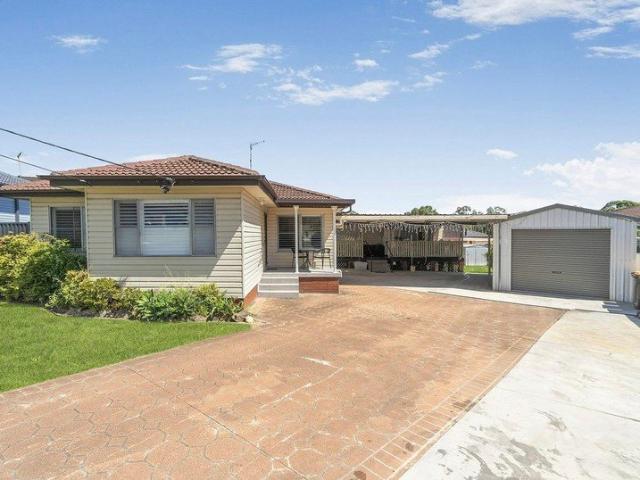 4 BEDROOM FAMILY HOME! DUAL INCOME IN GHREAT LOCALE!
