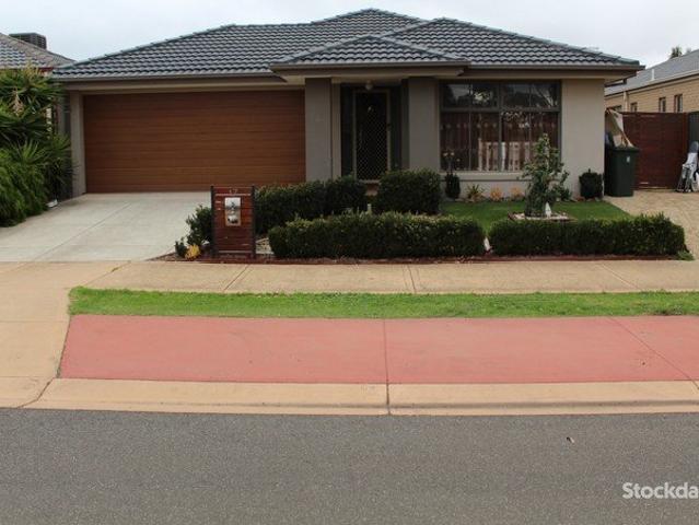 4 BEDROOM FAMILY HOME FOR RENT IN POINT COOK !