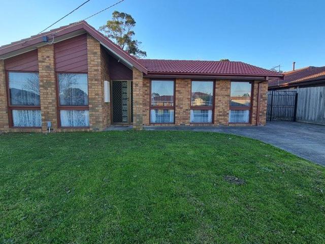 4 BEDROOM FAMILY HOME IN KEYSBOROUGH