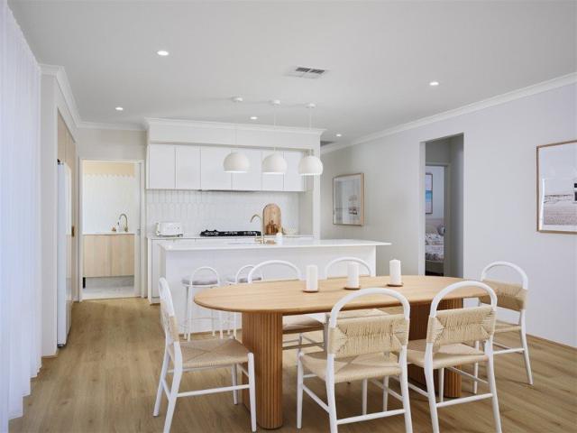 4 Bedroom Family Home in Heathridge Modern Living Close to Beaches, Schools & Shopping