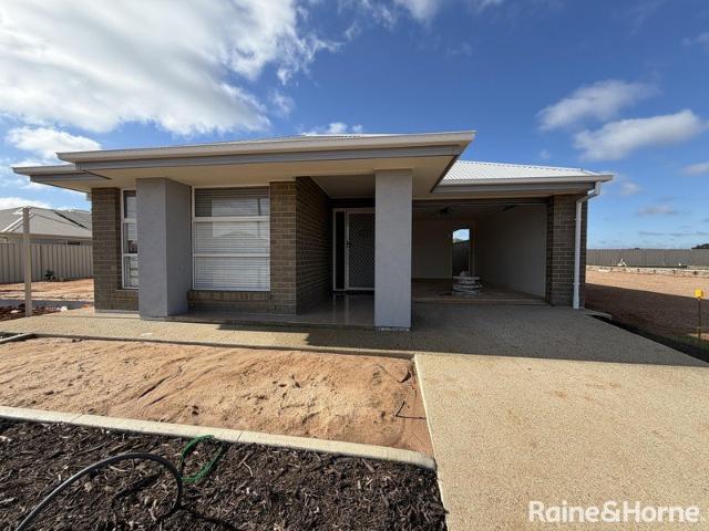 4 Bedroom Family Home In Munno Para West