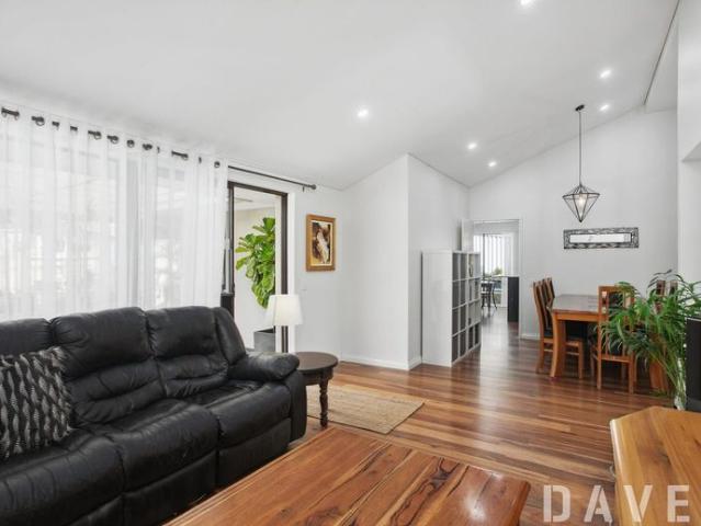 4 BEDROOM FAMILY HOME IN SOUGHT AFTER DUNCRAIG