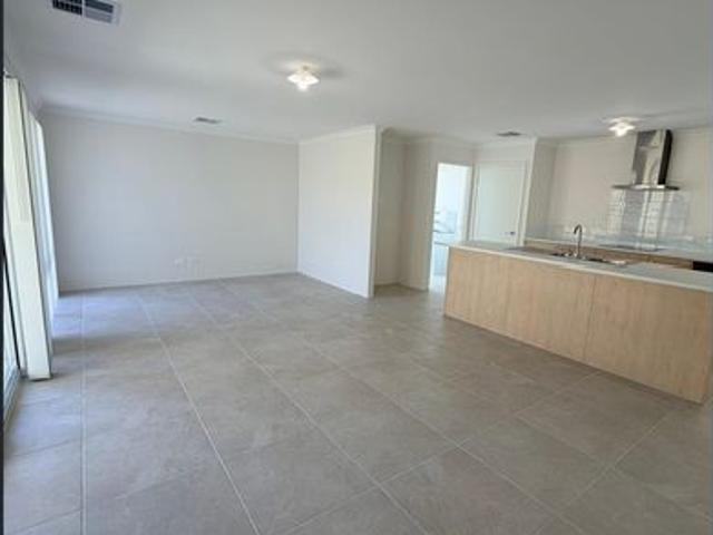 BRAND NEW 4 Bedroom Family Home with *discounted rent!