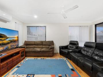 4 BEDROOM FAMILY HOME IN REDBANK PLAINS