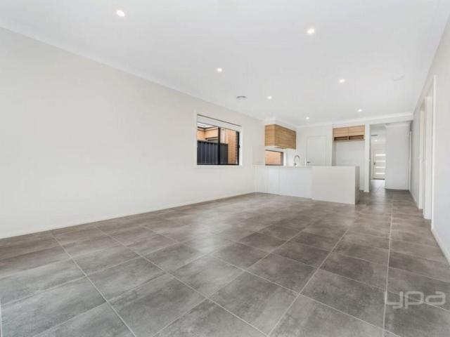 4 Bedroom Family Home in Weir Views!