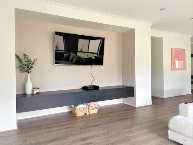 4 Bedroom Family home in Whitebox Rise