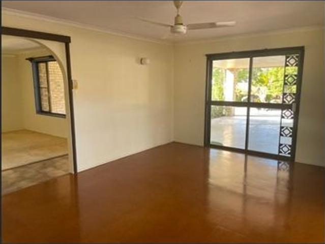 4 BEDROOM FAMILY HOME IN TELINA ON GENEROUS BLOCK