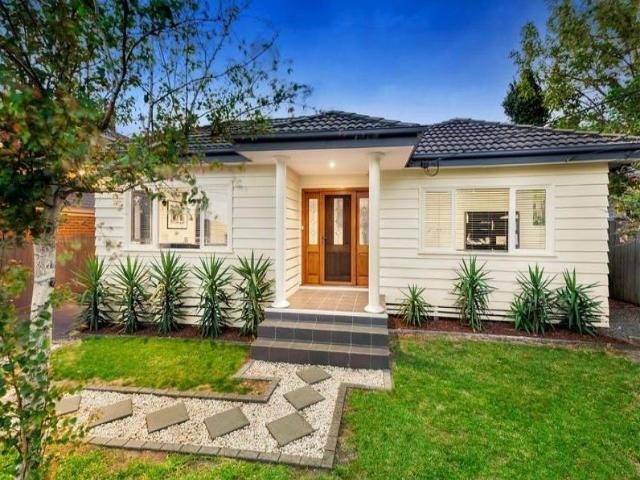 4 Bedroom Family Home In The McKinnon Secondary Zone!
