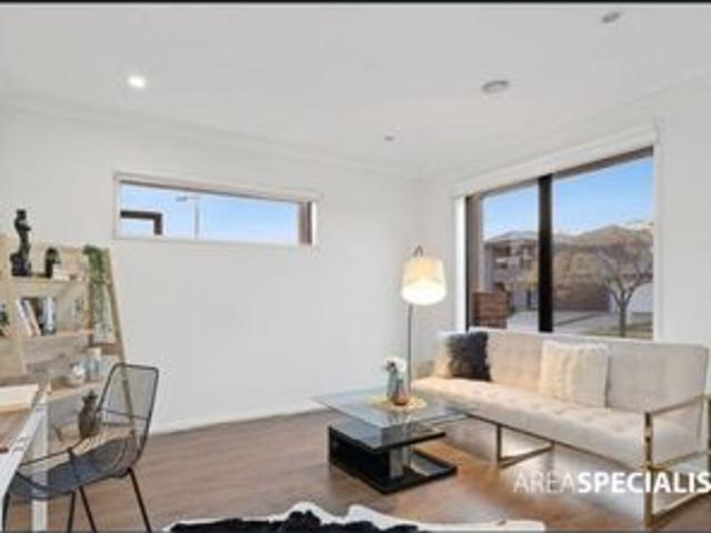 4 Bedroom Family Home in the Heat of WILLIAMS LANDING!