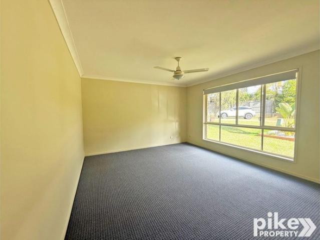 4 Bedroom Family Home Large Backyard