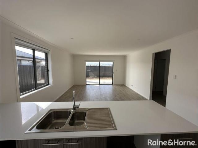 4 Bedroom Family Home Space, Comfort & Style in Munno Para Downs!
