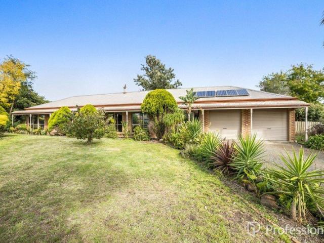 4 bedroom Family Home with 2 living areas