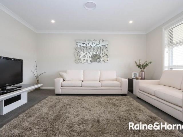 4 Bedroom Family Home With All The Extras Available 28/8/26 !
