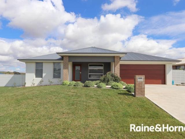 4 Bedroom Family Home With All The Extras Available 28/8/26 !