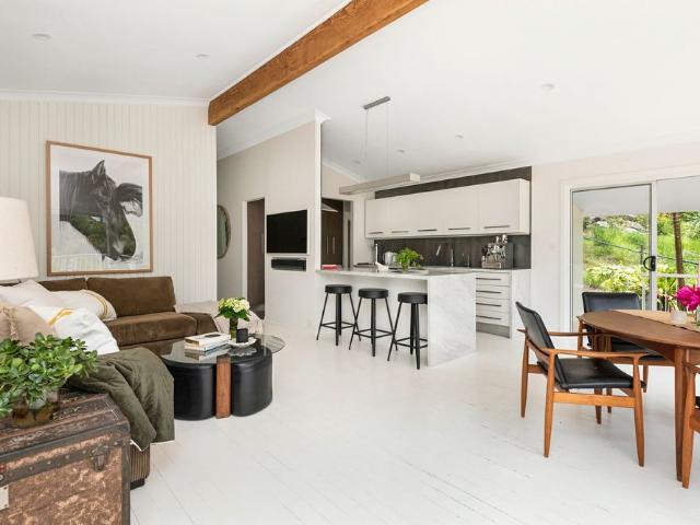 4 bedroom family home with Pittwater views