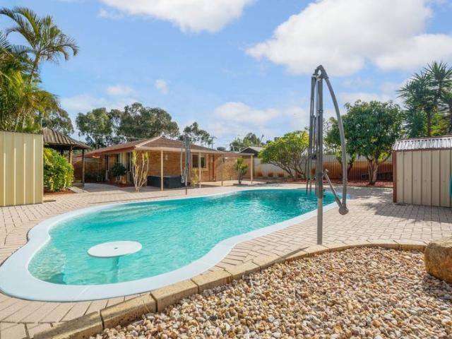 4 Bedroom Family Home with Swimming Pool