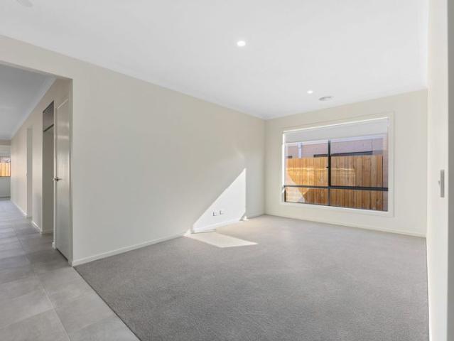 4 bedroom family home with study nook!