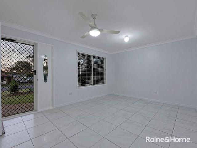 4 Bedroom Family Home within walking distance to Oaks Beach