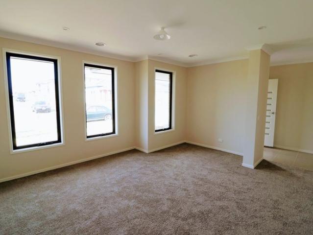 4 Bedroom Family House in Highgrove Estate!